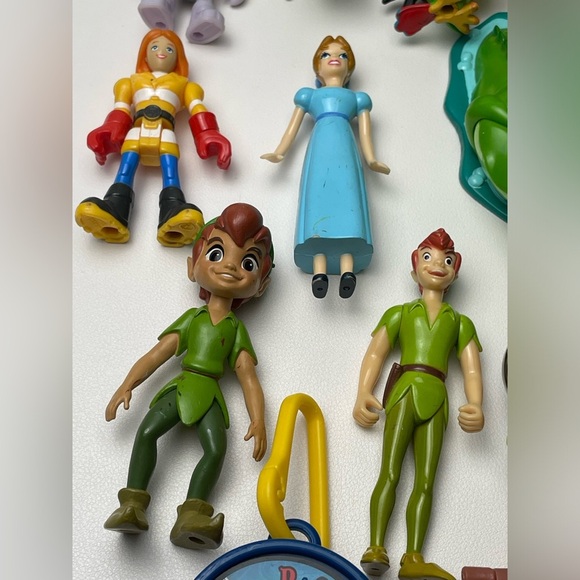 Mix Disney Action Figures Accessories lot - Picture 3 of 11